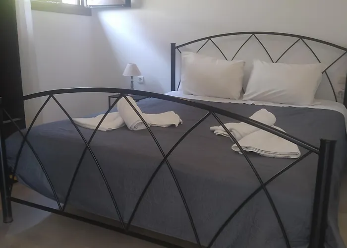 Pefkonas 100 M From The Psakoudia