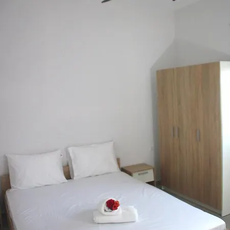 Pefkonas 100 M From The Apartmán