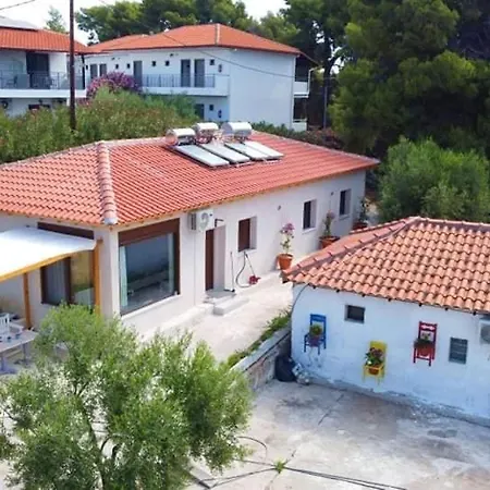 Pefkonas 100 M From The Apartmán *