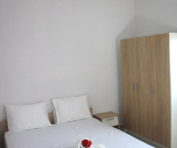 Pefkonas 100 M From The Apartament